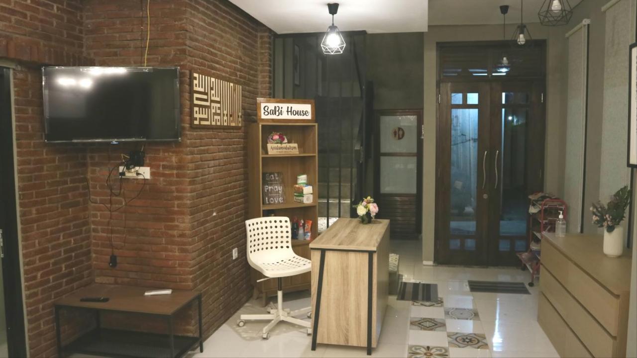 Sabi Guest House - Strategic Family -Married Couples Only- Hostel In Prawirotaman يوغياكارتا المظهر الخارجي الصورة