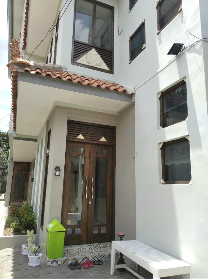 Sabi Guest House - Strategic Family -Married Couples Only- Hostel In Prawirotaman يوغياكارتا المظهر الخارجي الصورة