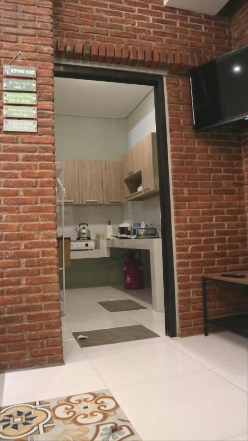 Sabi Guest House - Strategic Family -Married Couples Only- Hostel In Prawirotaman يوغياكارتا المظهر الخارجي الصورة