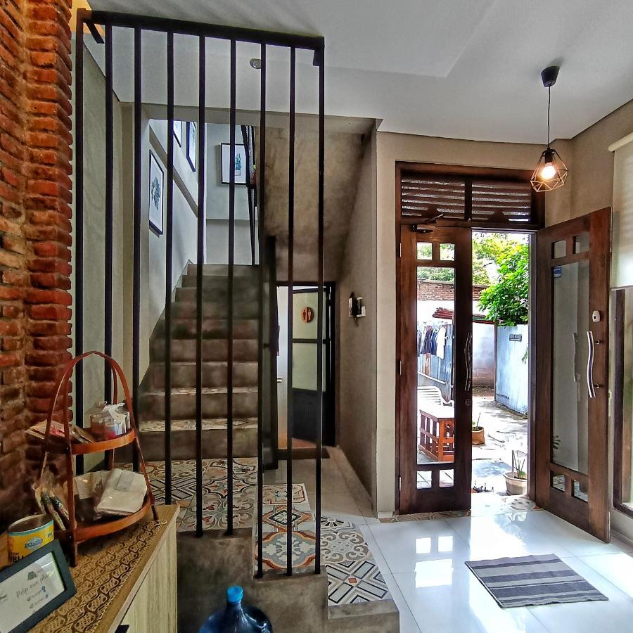Sabi Guest House - Strategic Family -Married Couples Only- Hostel In Prawirotaman يوغياكارتا المظهر الخارجي الصورة