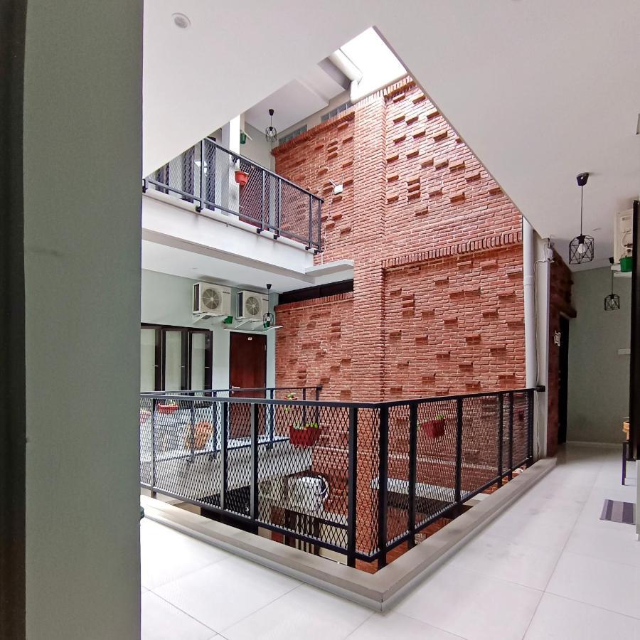Sabi Guest House - Strategic Family -Married Couples Only- Hostel In Prawirotaman يوغياكارتا المظهر الخارجي الصورة