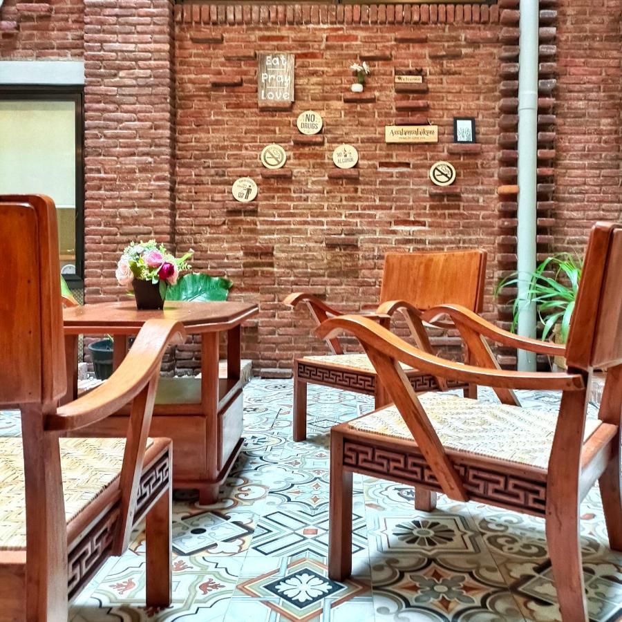 Sabi Guest House - Strategic Family -Married Couples Only- Hostel In Prawirotaman يوغياكارتا المظهر الخارجي الصورة
